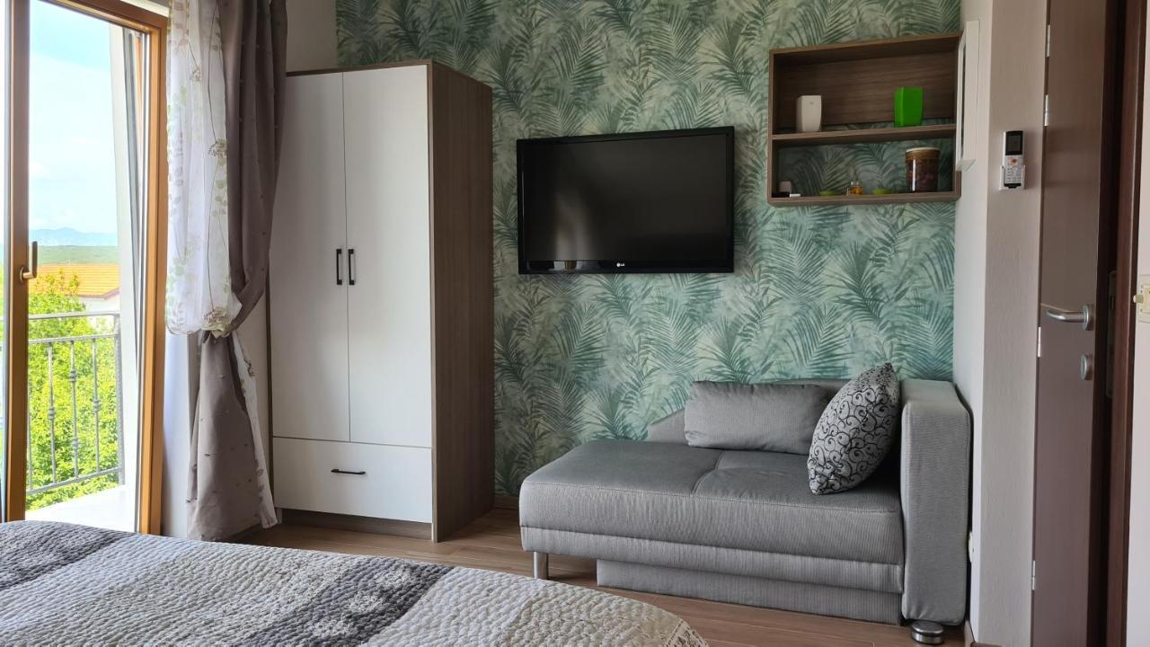 Villa Amalia Apartments Малинска Экстерьер фото